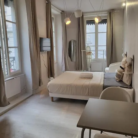 Aubert - Check In H24 - Wifi Lyon